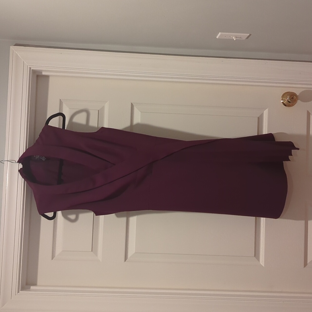 Sleeveless business dress